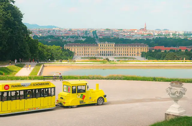 Schloss & Garten mit Panoramabahn