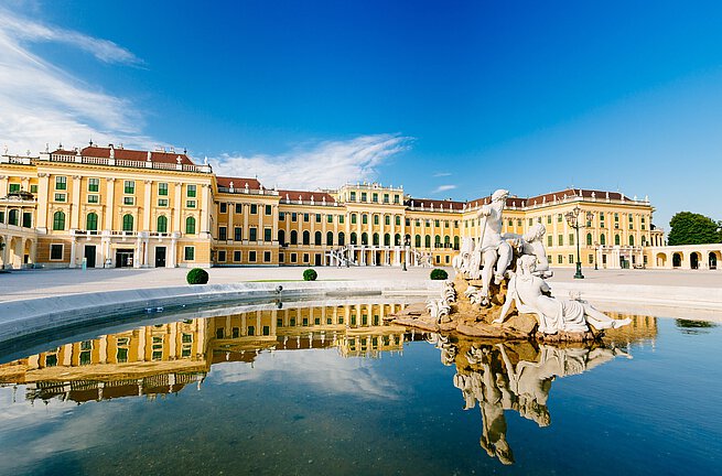 Skip the line: Schönbrunn & City Tour