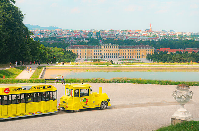 Panoramabahn Schönbrunn early morning