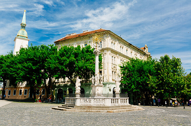 Bratislava: Day Trip from Vienna by Bus and Boat
