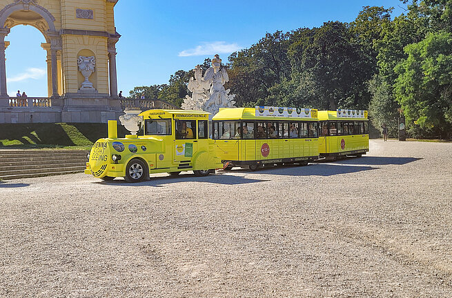 Panoramabahn Schönbrunn mit Apfelstrudelshow